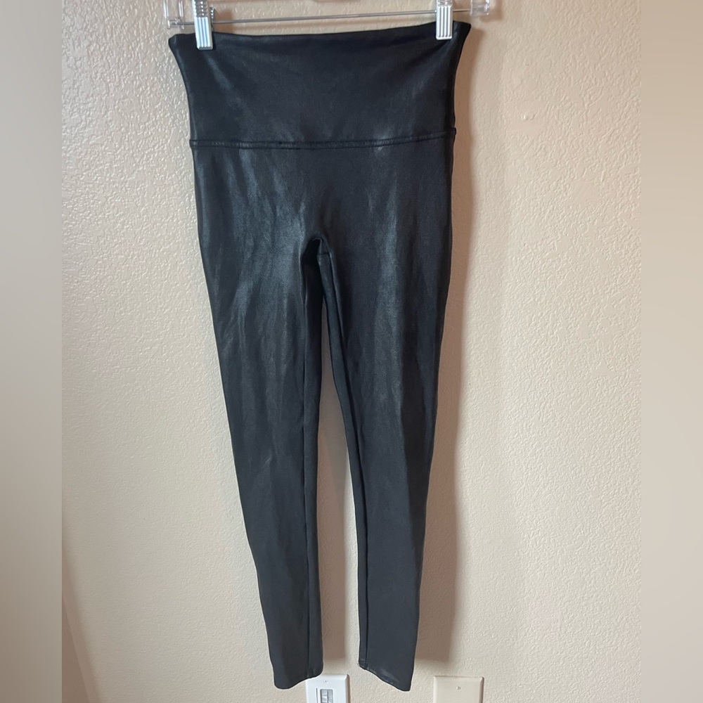 Spanx faux leather leggings size Medium - Picture 4 of 5